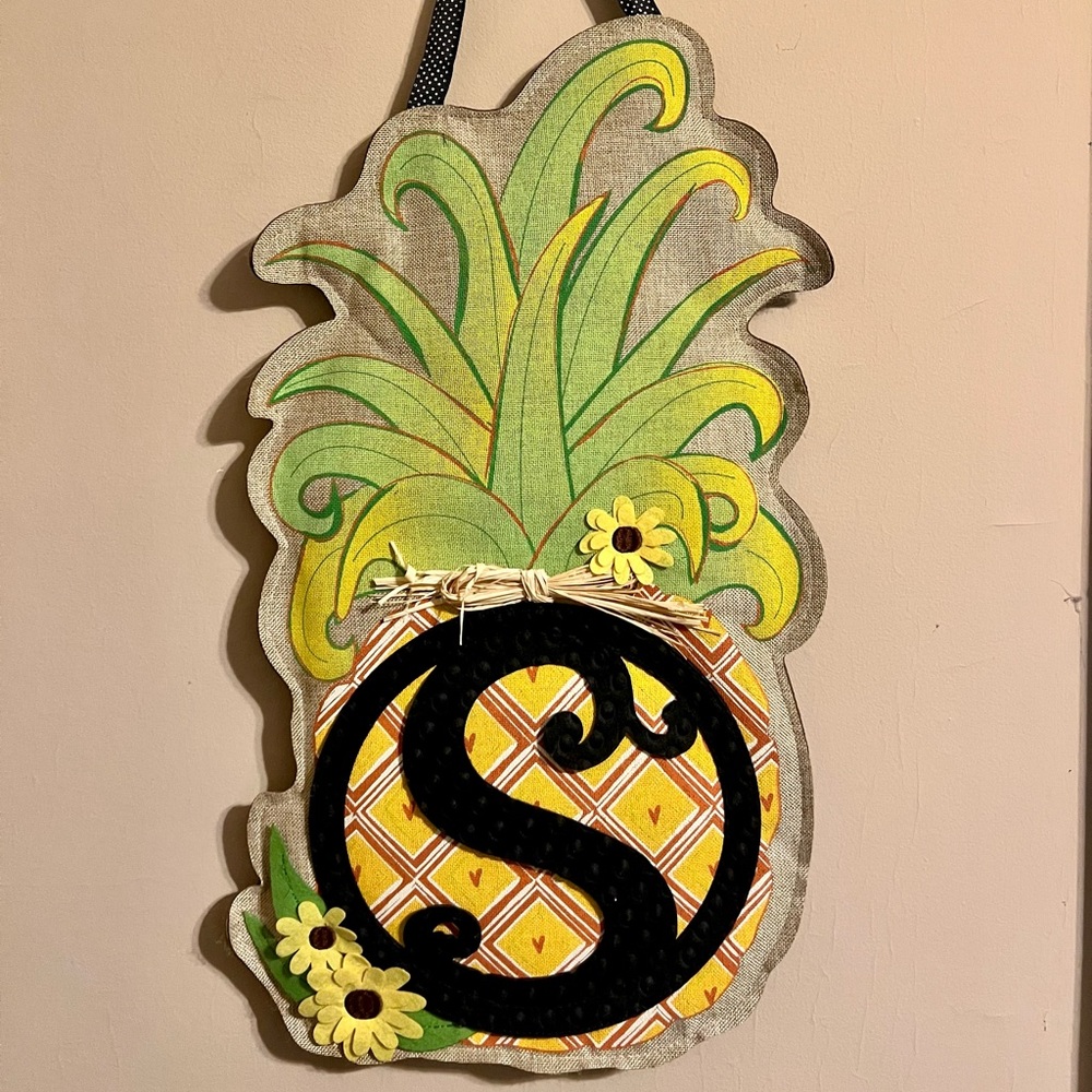 Pineapple “S” Door Decor